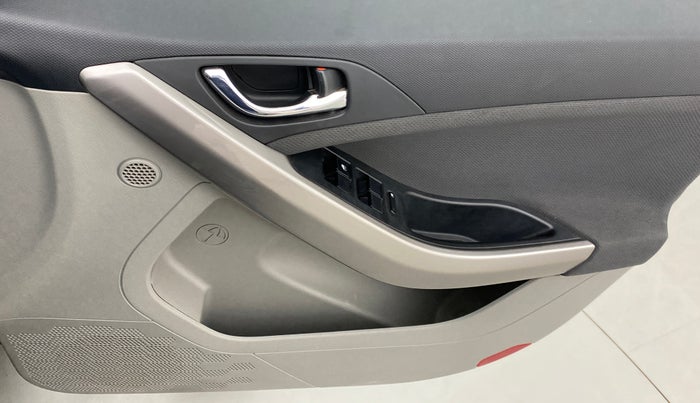 2019 Tata NEXON XZA + 1.2 PETROL A/T, Petrol, Automatic, 28,195 km, Driver Side Door Panels Control