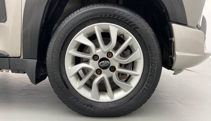 2016 Mahindra Kuv100 K8 6 STR, Petrol, Manual, 27,265 km, Right Front Wheel