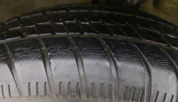 2014 Maruti Celerio VXI d, Petrol, Manual, 38,727 km, Left Front Tyre Tread