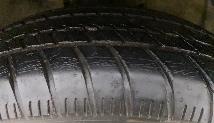 2014 Maruti Celerio VXI d, Petrol, Manual, 38,727 km, Right Front Tyre Tread