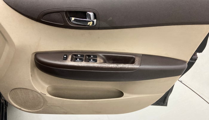 2010 Hyundai i20 MAGNA (O) 1.2, Petrol, Manual, 60,697 km, Driver Side Door Panels Control