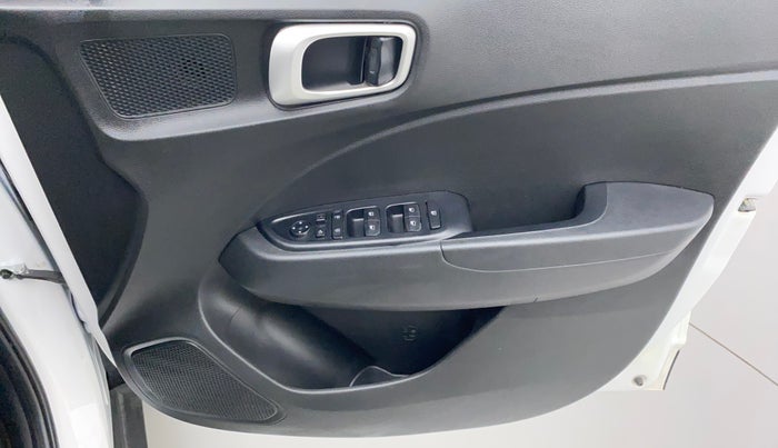 2022 Hyundai VENUE SX 1.0 TURBO IMT, Petrol, Manual, 8,931 km, Driver Side Door Panels Control