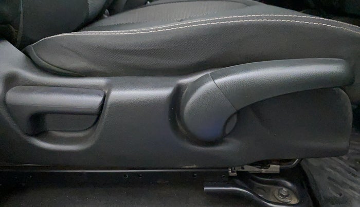 2017 Honda WR-V 1.5 i-DTEC VX MT, Diesel, Manual, 45,947 km, Driver Side Adjustment Panel