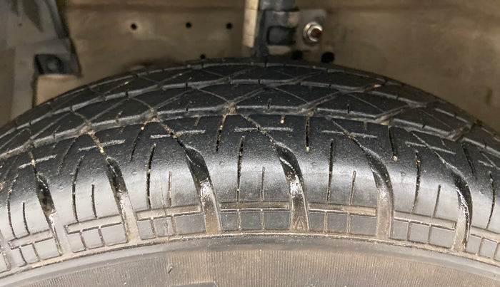 2017 Maruti Swift VXI, Petrol, Manual, 77,490 km, Left Front Tyre Tread