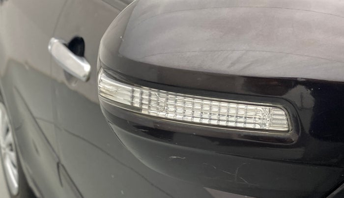2017 Maruti Swift VDI, Diesel, Manual, 68,969 km, Right rear-view mirror - Indicator light has minor damage