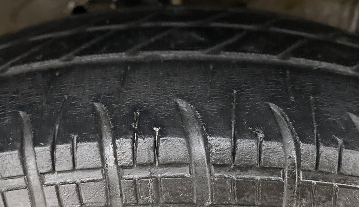 2017 Maruti Swift VDI, Diesel, Manual, 68,860 km, Right Front Tyre Tread