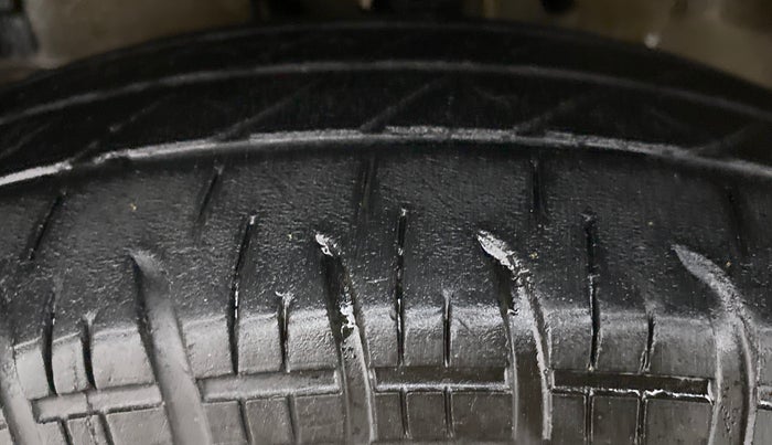 2017 Maruti Swift VDI, Diesel, Manual, 68,969 km, Left Front Tyre Tread