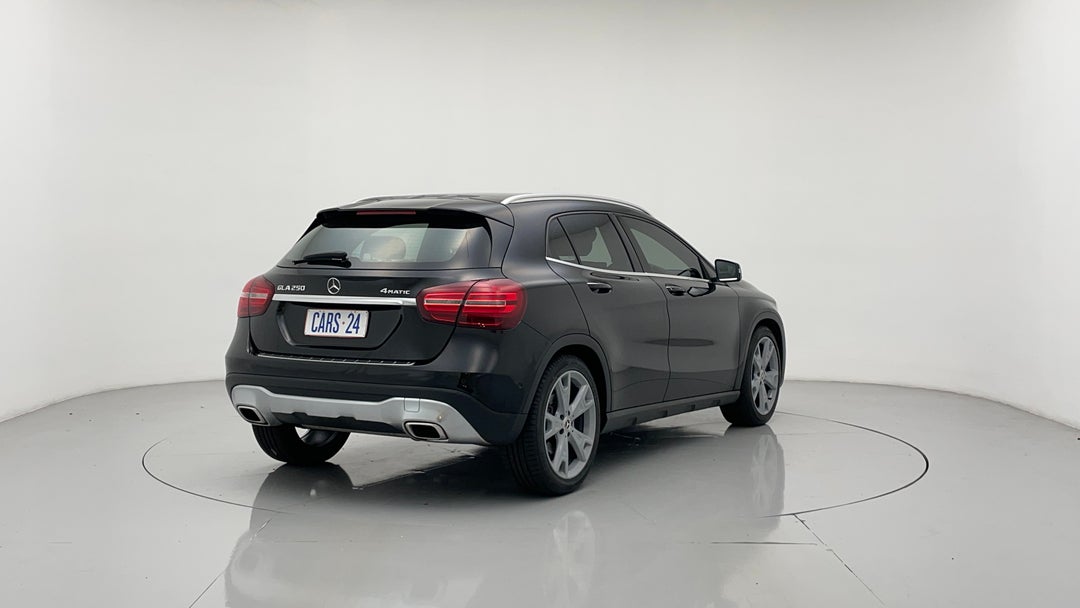 Right Back Diagonal (45- Degree) View