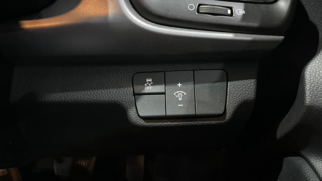 2018 Kia Rio S, Automatic, 58318 km, Utility Switches/Buttons