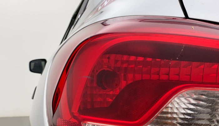 2015 Renault Kwid RXT 0.8, Petrol, Manual, 88,900 km, Left tail light - Minor scratches
