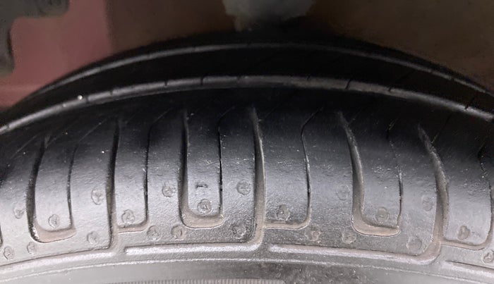 2016 Hyundai Eon MAGNA PLUS, Petrol, Manual, 65,465 km, Left Front Tyre Tread