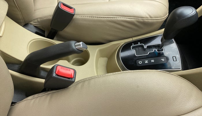 2017 Hyundai Verna 1.6 SX VTVT AT, Petrol, Automatic, 43,037 km, Gear Lever