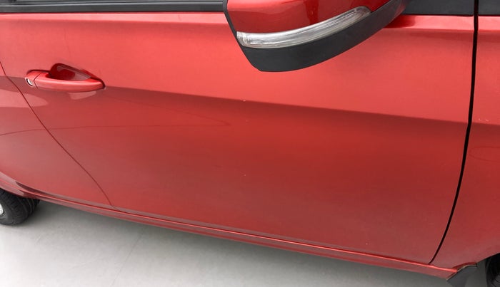 2018 Tata Tiago XZ 1.2 REVOTRON, Petrol, Manual, 85,132 km, Driver-side door - Minor scratches