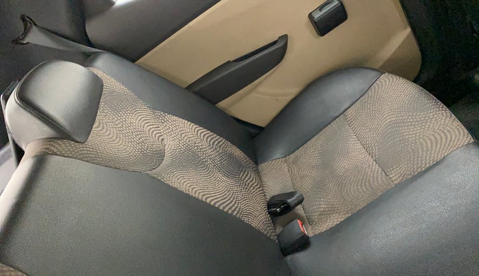 2016 Hyundai Eon SPORTZ, Petrol, Manual, 34,467 km, Second-row left seat - Cover slightly stained