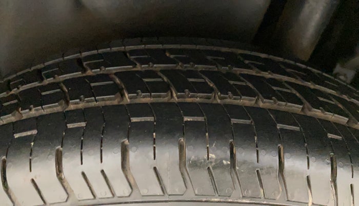 2014 Maruti Swift Dzire VXI, Petrol, Manual, 1,30,623 km, Left Rear Tyre Tread