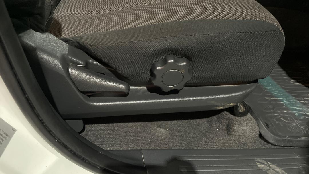 2018 Mitsubishi Triton Gls (4x4), Automatic, 160905 km, Drivers Side Adjustment Panel