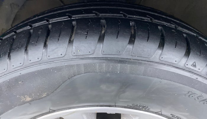 2019 Maruti Dzire VXI AMT, Petrol, Automatic, 11,603 km, Right Front Tyre Tread
