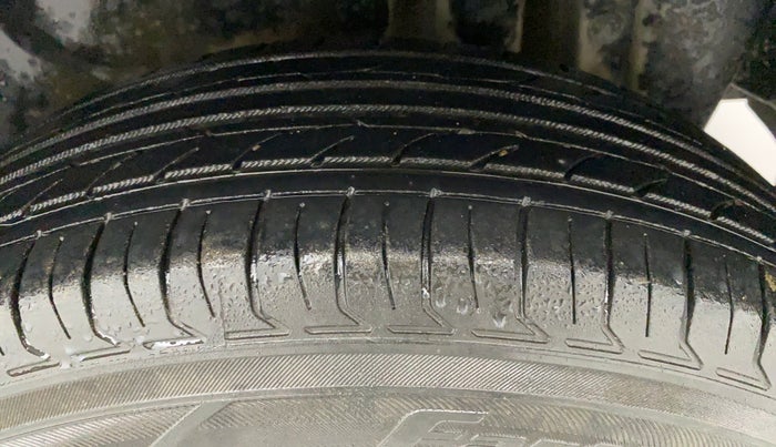 2014 Maruti Swift Dzire LXI, Petrol, Manual, 63,308 km, Left Rear Tyre Tread