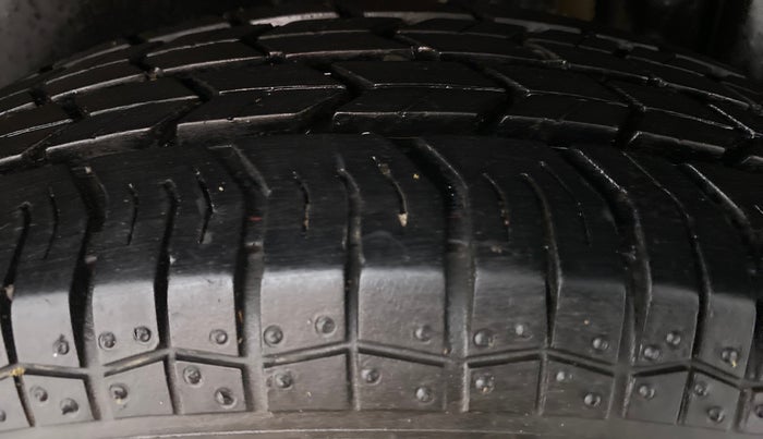 2015 Maruti Swift VXI, Petrol, Manual, 11,061 km, Left Rear Tyre Tread