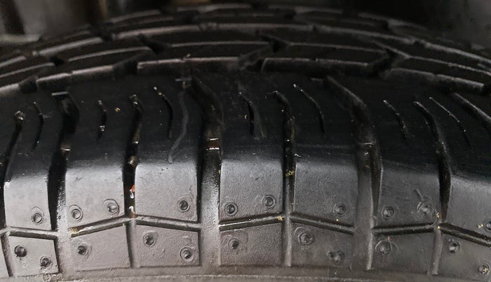 2015 Maruti Swift VXI, Petrol, Manual, 11,061 km, Right Rear Tyre Tread