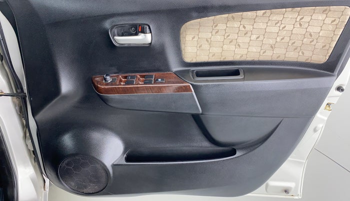 2017 Maruti Wagon R 1.0 VXI, Petrol, Manual, 30,879 km, Driver Side Door Panels Control