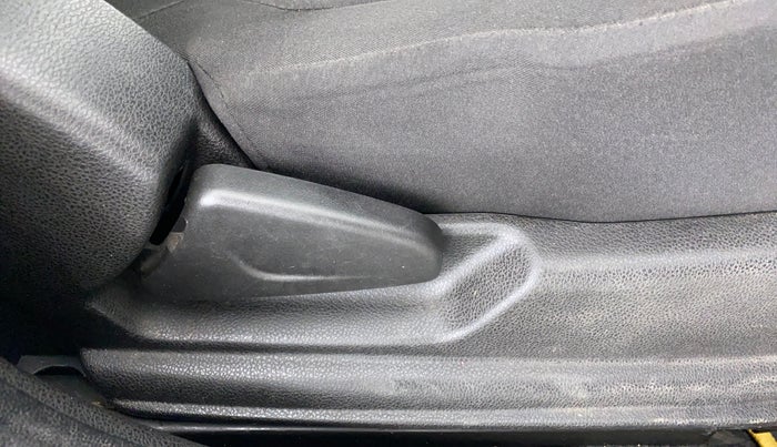 2017 Renault Kwid 1.0 RXL AT, Petrol, Automatic, 44,098 km, Driver Side Adjustment Panel