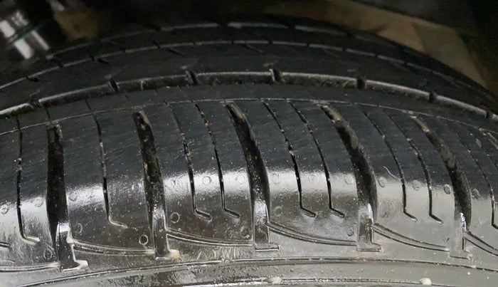 2018 Maruti Vitara Brezza VDI, Diesel, Manual, 28,632 km, Left Front Tyre Tread