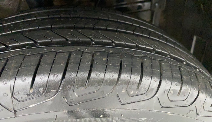 2018 Maruti Vitara Brezza VDI, Diesel, Manual, 28,632 km, Right Front Tyre Tread