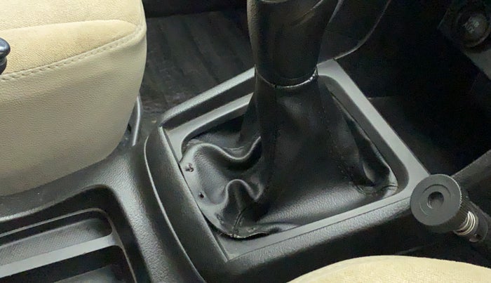 2018 Maruti Vitara Brezza VDI, Diesel, Manual, 28,632 km, Gear lever - Boot Cover minor damage