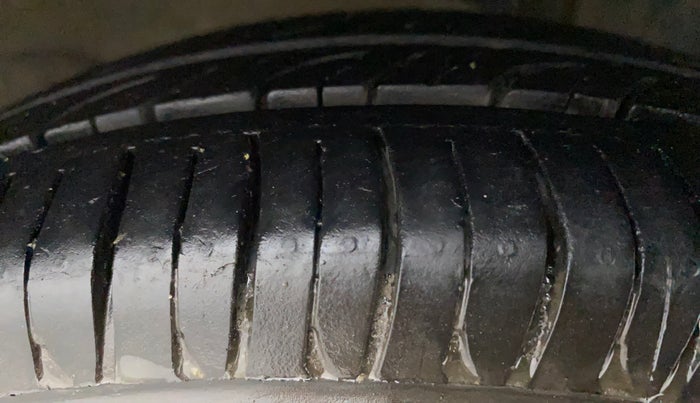 2012 Hyundai Eon D-LITE+, Petrol, Manual, 38,911 km, Right Front Tyre Tread