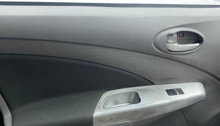 2011 Toyota Etios V, Petrol, Manual, 76,238 km, Left front window switch / handle - Power window makes minor noise