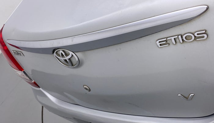 2011 Toyota Etios V, Petrol, Manual, 76,238 km, Dicky (Boot door) - Slightly dented