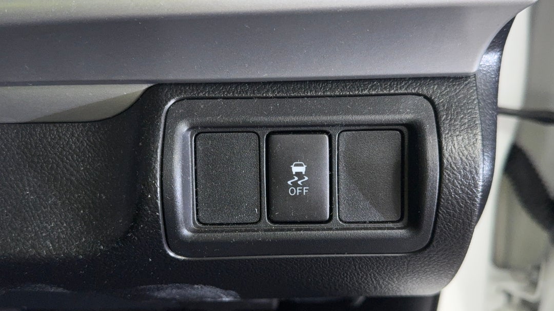 2017 Toyota Camry Altise, Automatic, 65184 km, Utility Switches/Buttons