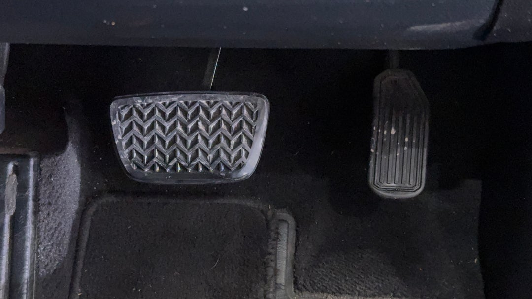 2017 Toyota Camry Altise, Automatic, 65184 km, Pedals and Footmat