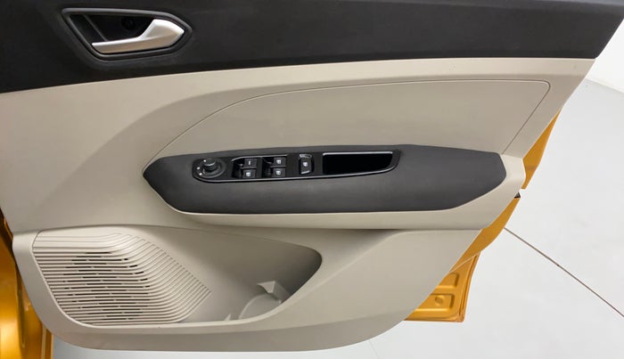 2020 Renault TRIBER RXZ AT, Petrol, Automatic, 18,112 km, Driver Side Door Panels Control