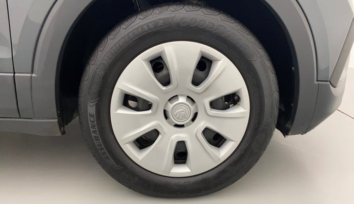 2021 Skoda KUSHAQ ACTIVE 1.0 TSI MT, Petrol, Manual, 7,459 km, Right Front Wheel