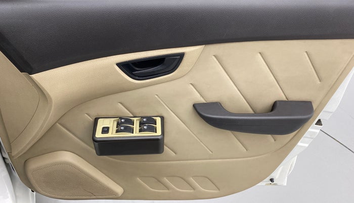 2015 Hyundai Eon D LITE PLUS, Petrol, Manual, 11,988 km, Driver Side Door Panels Control