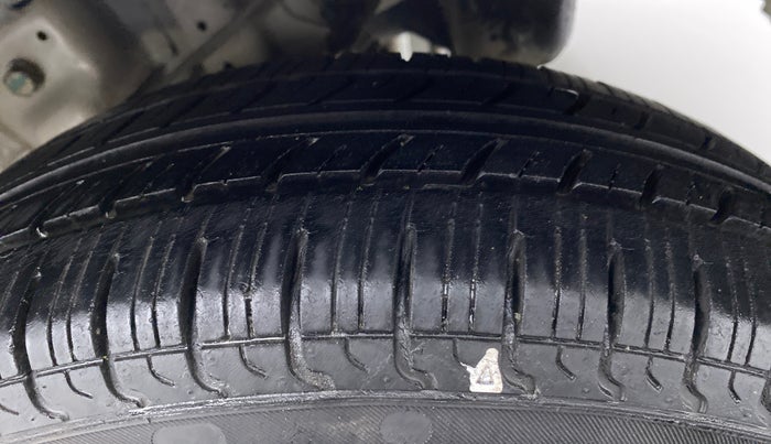 2015 Hyundai Eon D LITE PLUS, Petrol, Manual, 11,988 km, Left Rear Tyre Tread