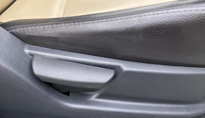 2015 Hyundai Eon D LITE PLUS, Petrol, Manual, 11,988 km, Driver Side Adjustment Panel