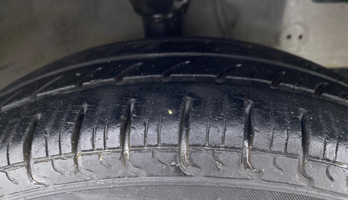 2015 Hyundai Eon D LITE PLUS, Petrol, Manual, 11,988 km, Right Front Tyre Tread