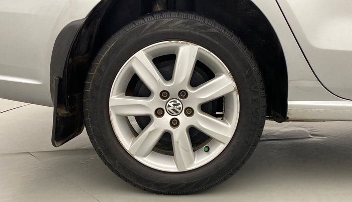 2010 Volkswagen Vento HIGHLINE PETROL, Petrol, Manual, 25,462 km, Right Rear Wheel