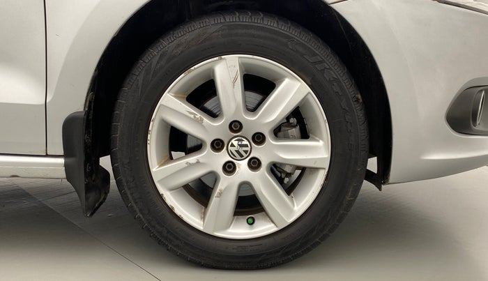 2010 Volkswagen Vento HIGHLINE PETROL, Petrol, Manual, 25,462 km, Right Front Wheel
