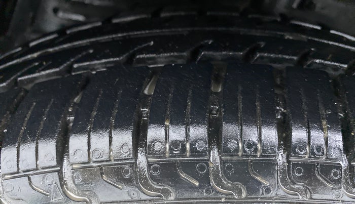 2014 Maruti Swift Dzire VXI, Petrol, Manual, 47,493 km, Left Front Tyre Tread