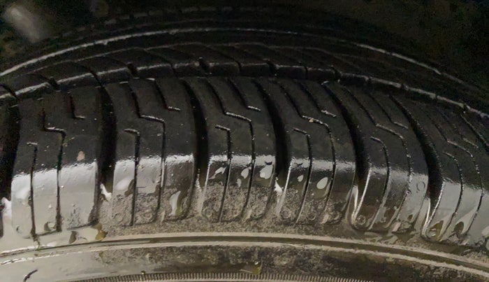 2016 Volkswagen Vento HIGHLINE PETROL AT, Petrol, Automatic, 64,409 km, Left Front Tyre Tread