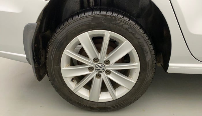 2016 Volkswagen Vento HIGHLINE PETROL AT, Petrol, Automatic, 64,409 km, Right Rear Wheel