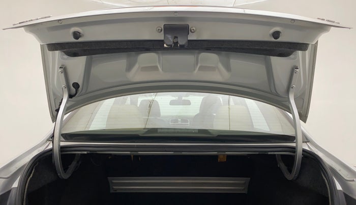 2016 Volkswagen Vento HIGHLINE PETROL AT, Petrol, Automatic, 64,763 km, Boot Door Open