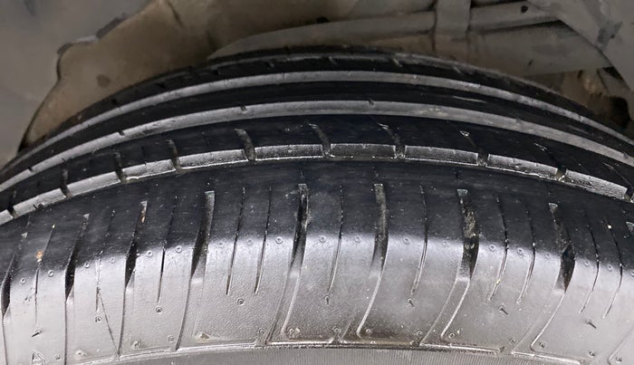 2018 Mahindra XUV500 W10, Diesel, Manual, 55,079 km, Left Rear Tyre Tread