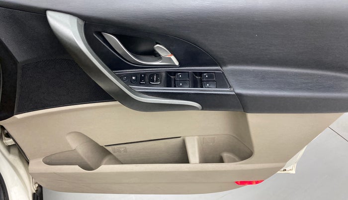 2018 Mahindra XUV500 W10, Diesel, Manual, 55,079 km, Driver Side Door Panels Control
