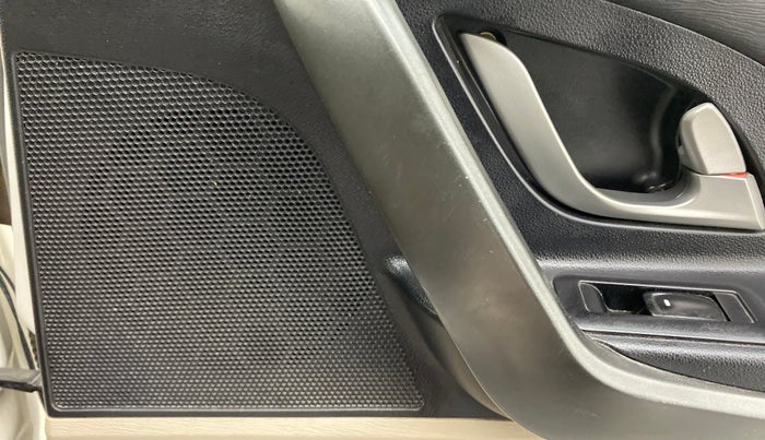 2018 Mahindra XUV500 W10, Diesel, Manual, 55,079 km, Infotainment system - Rear speakers missing / not working