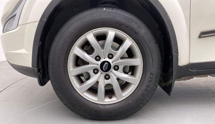 2018 Mahindra XUV500 W10, Diesel, Manual, 55,079 km, Left Front Wheel
